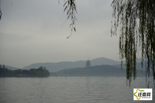 (赞美西湖烟雨朦胧场景的诗句) 西湖烟雨朦胧之美：如何在烟雨中领略西湖的四季变换和文化韵味